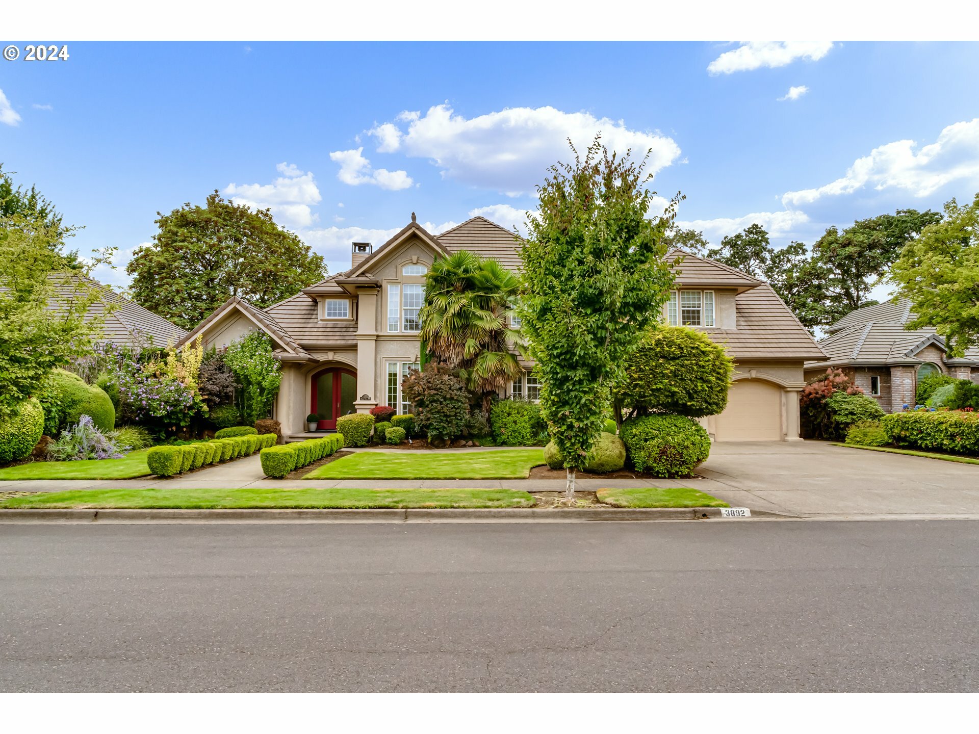 Property Photo: 3892 Mirror Pond Way OR 97408