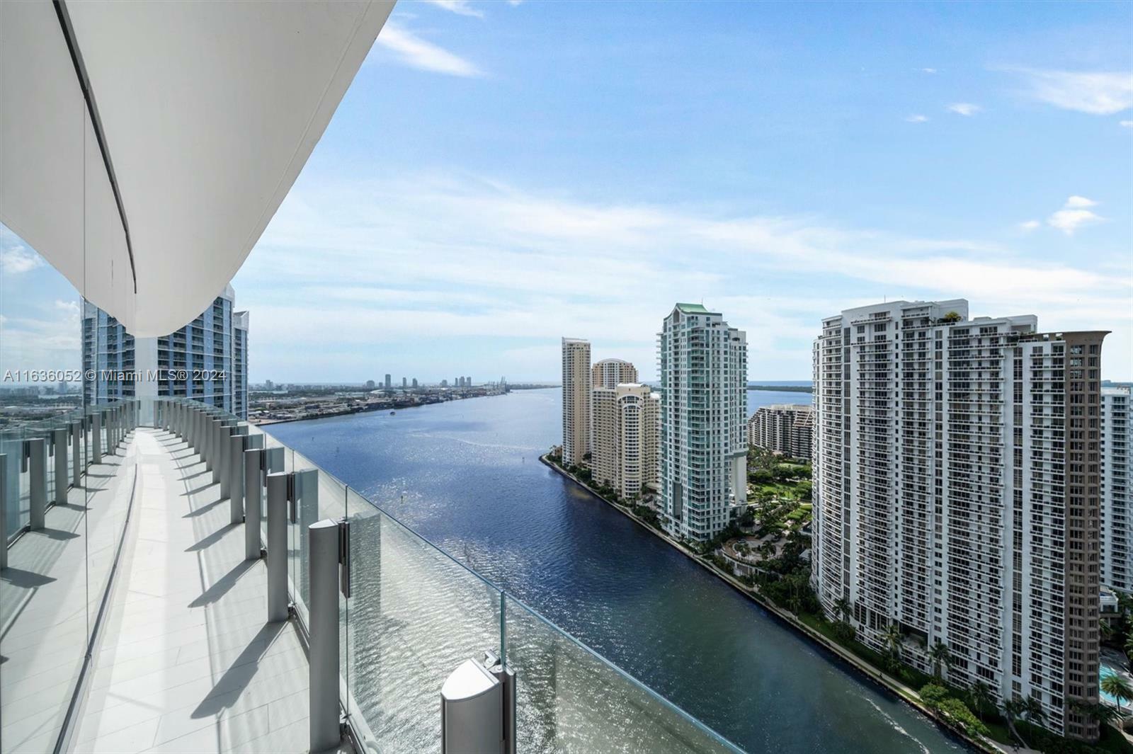 Property Photo:  300 Biscayne Blvd Way 3001  FL 33131 