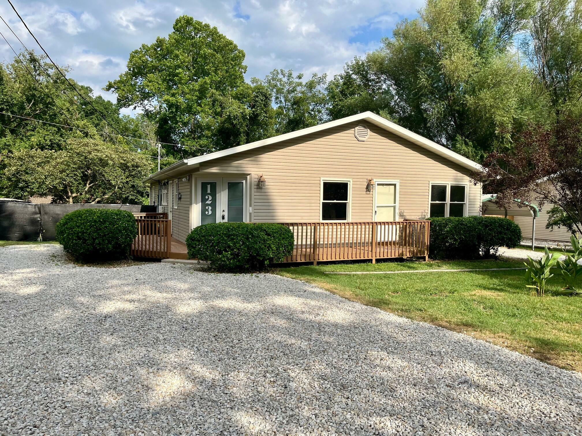Property Photo: 123 Cornwall MO 65672