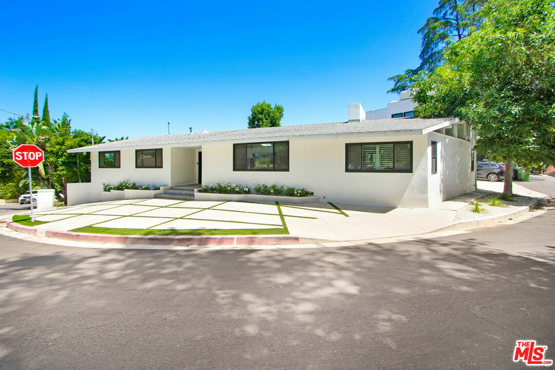 Property Photo: 4166 Crisp Canyon Rd CA 91403