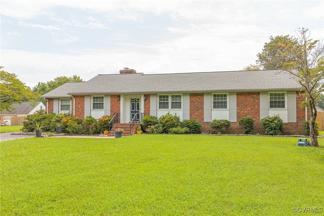 Property Photo: 8331 Elwin Drive VA 23111