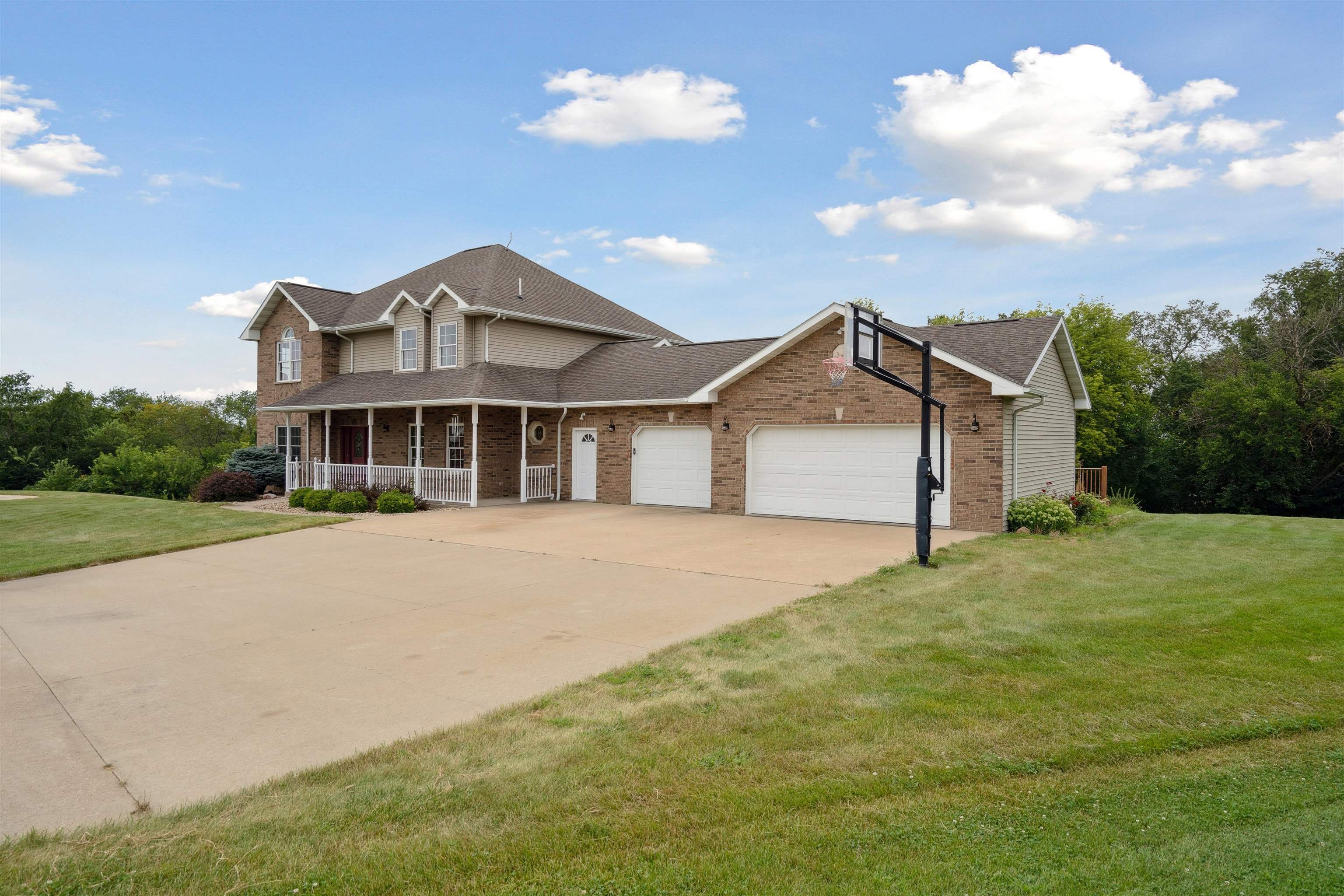 Property Photo:  13580 Sundance Court  IA 52002 