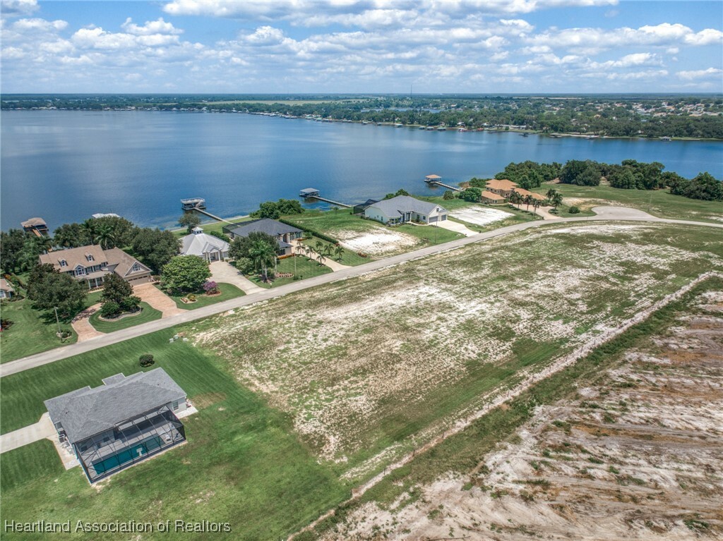 Property Photo:  517 Sunset Pointe Drive Road  FL 33852 