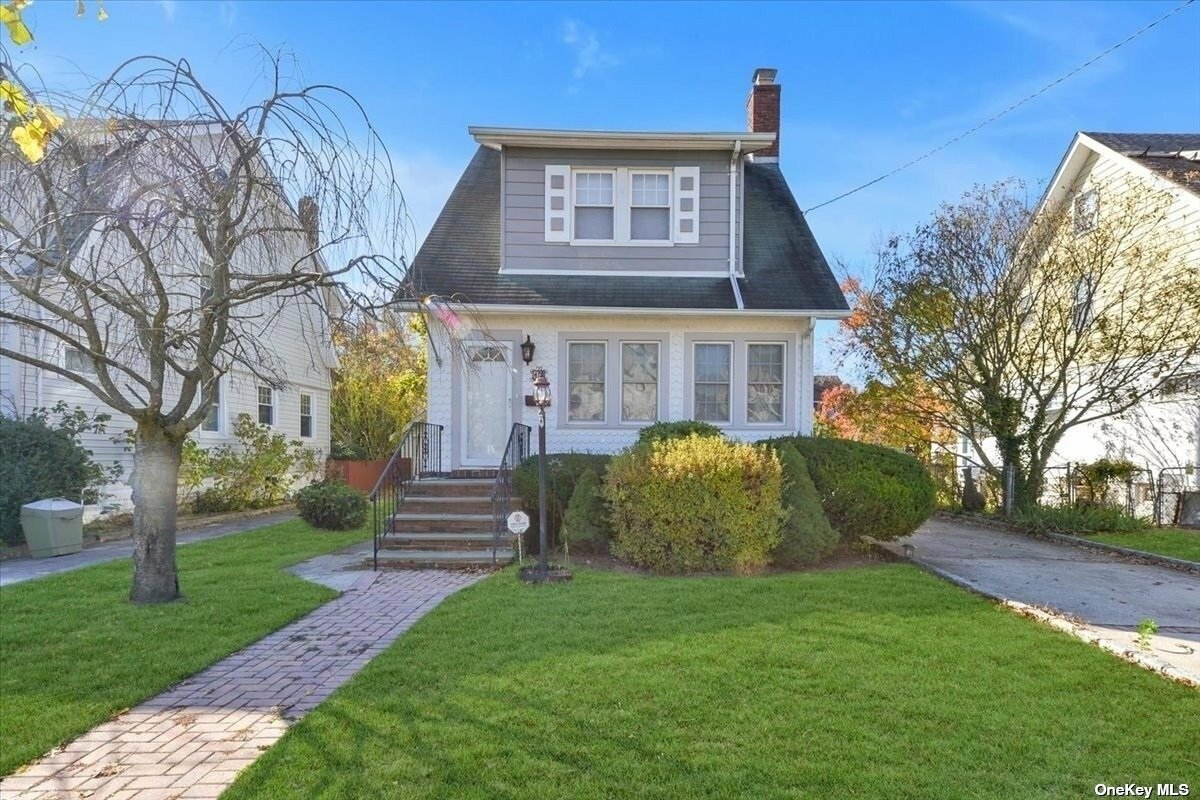 Property Photo:  16 Maiden Lane  NY 11563 