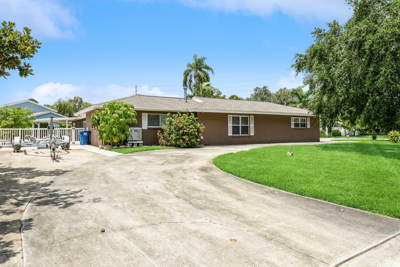 Property Photo:  1416 40th Avenue NE  FL 33703 