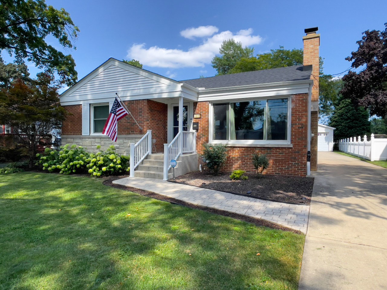 Property Photo:  569 S Fairfield Avenue  IL 60148 