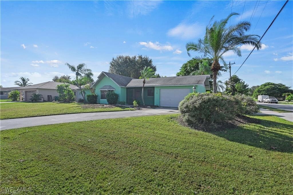 Property Photo:  246 SW 34th Terrace  FL 33914 