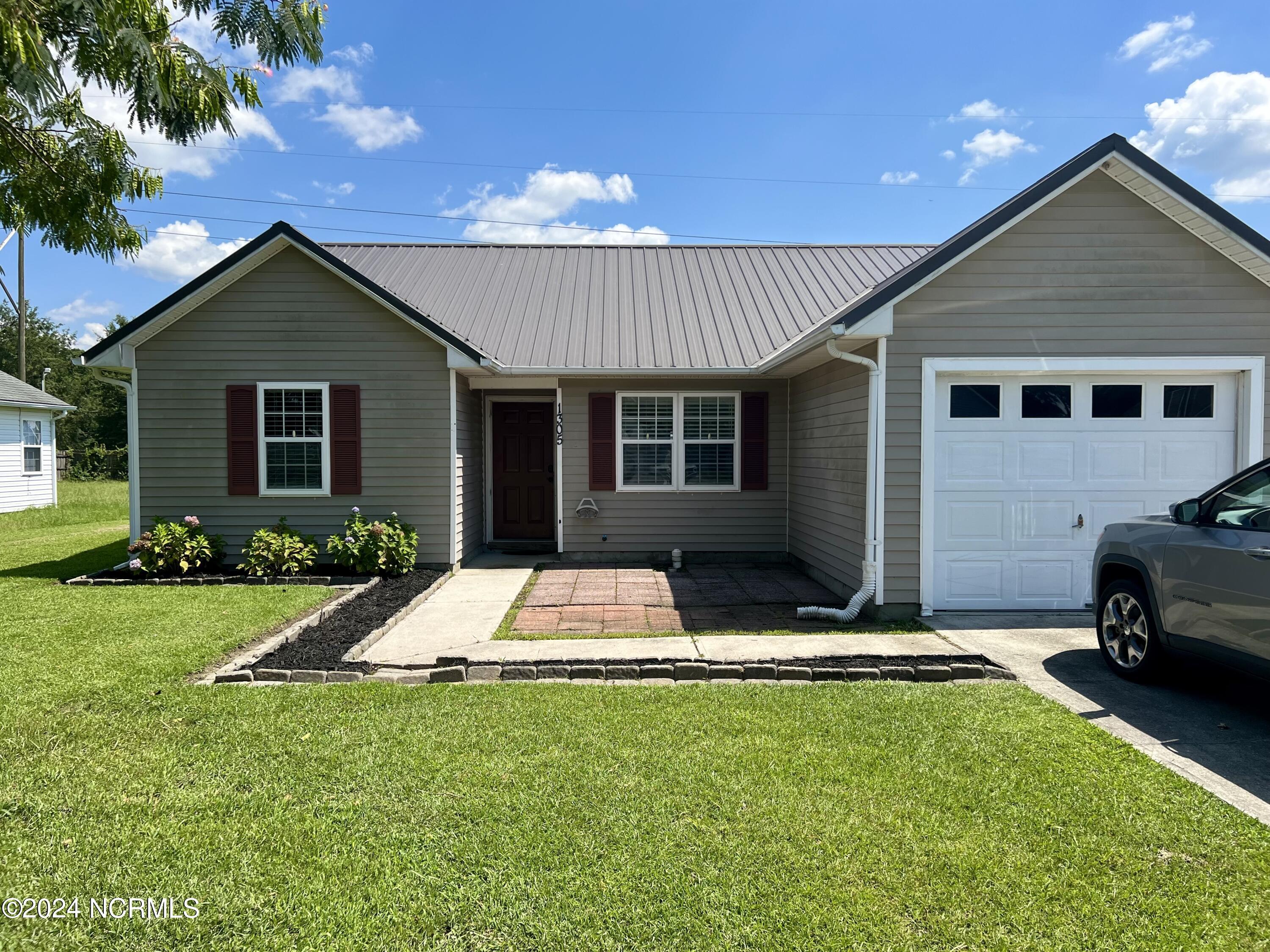 Property Photo:  1305 Navarro Loop  NC 28540 