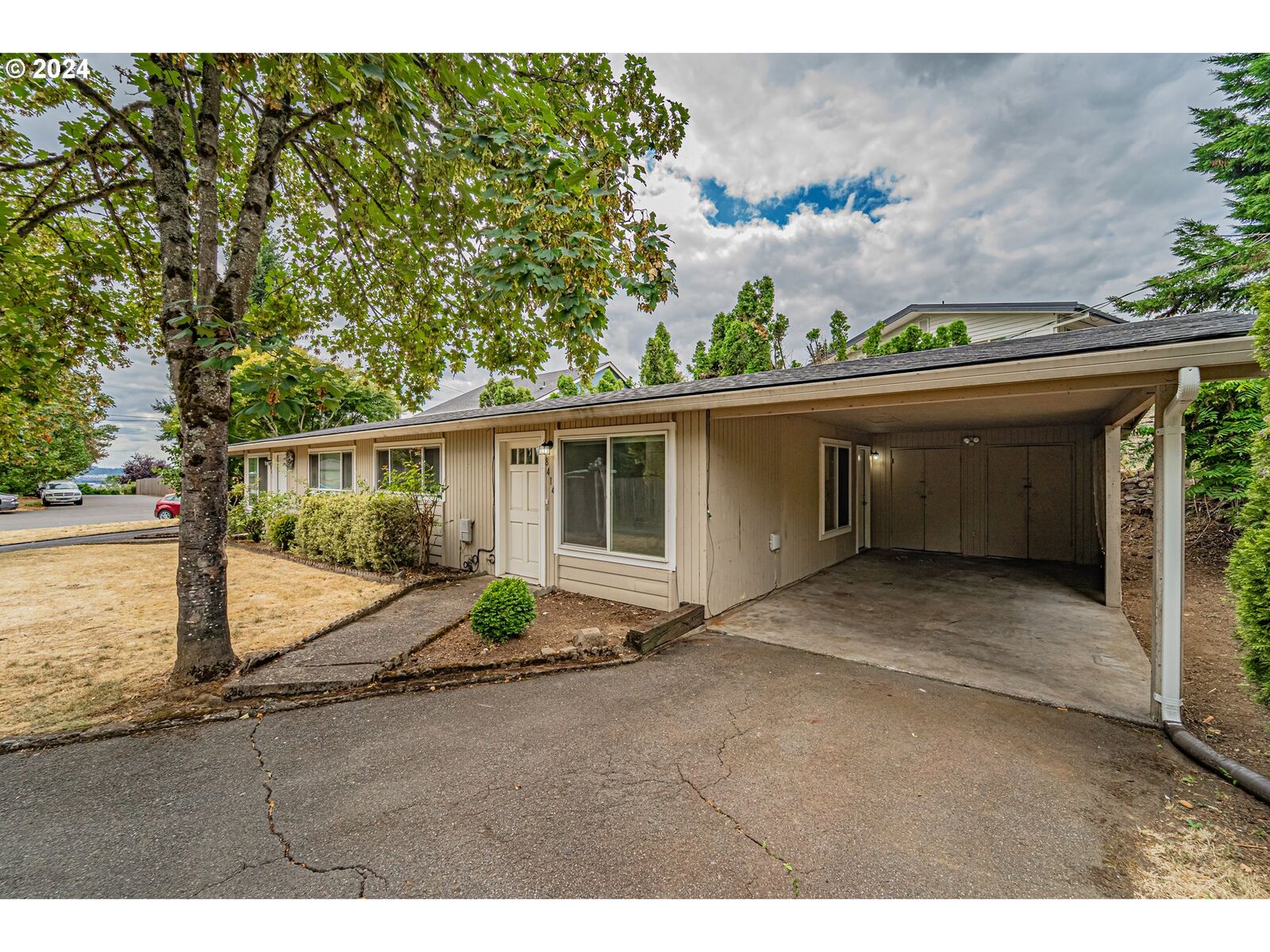 Property Photo:  8412 SE Meadow Ln  WA 98664 