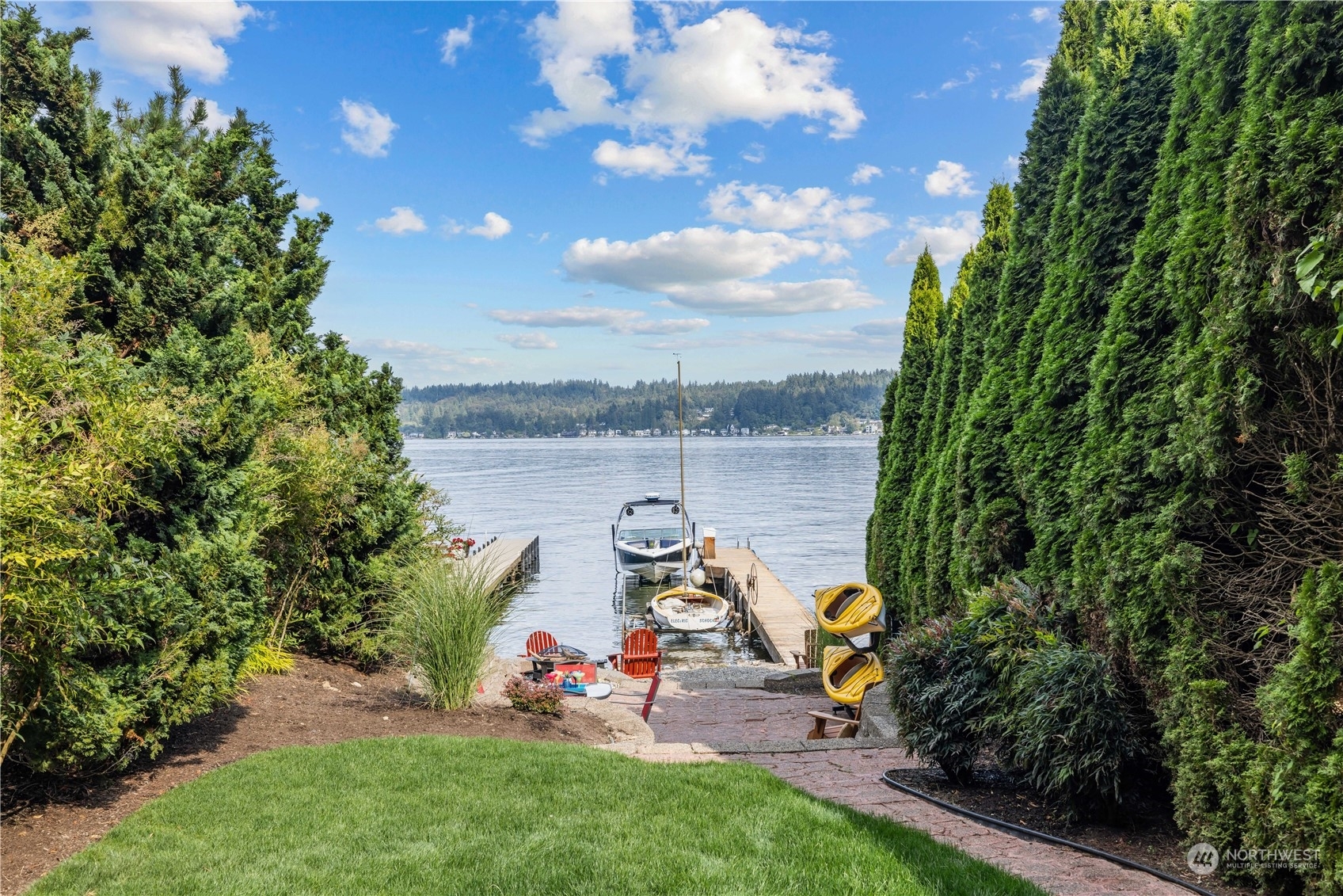 Property Photo:  1408 W Lake Sammamish Parkway SE  WA 98008 