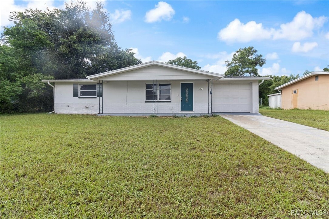 Property Photo:  5 S Jackson Street  FL 34465 