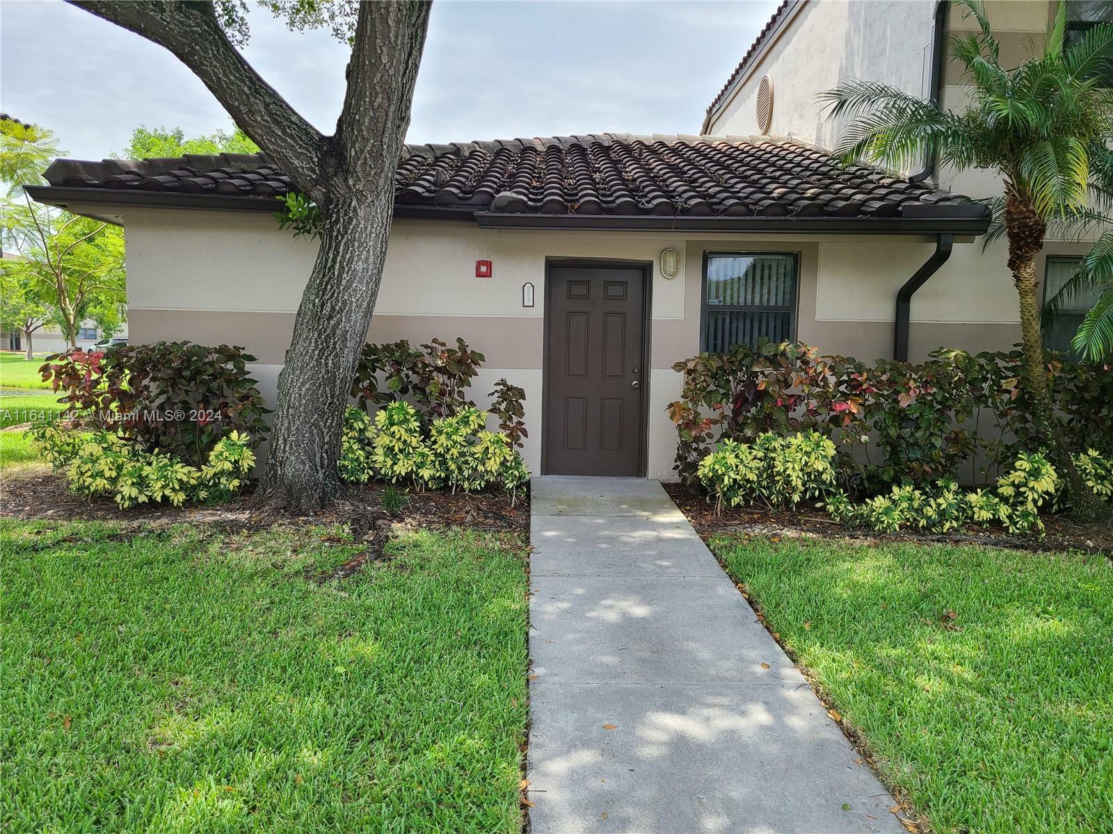 Property Photo:  9851 Nob Hill Ct .  FL 33351 