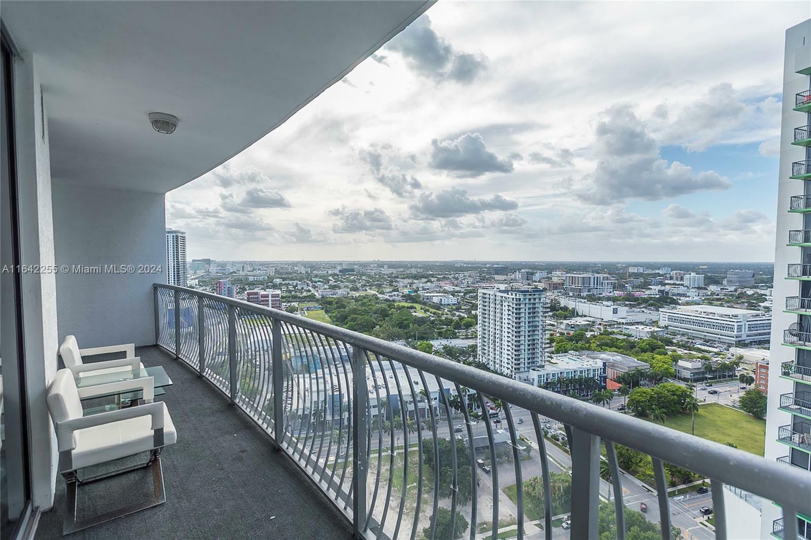 Property Photo:  1750 N Bayshore Dr 3211  FL 33132 