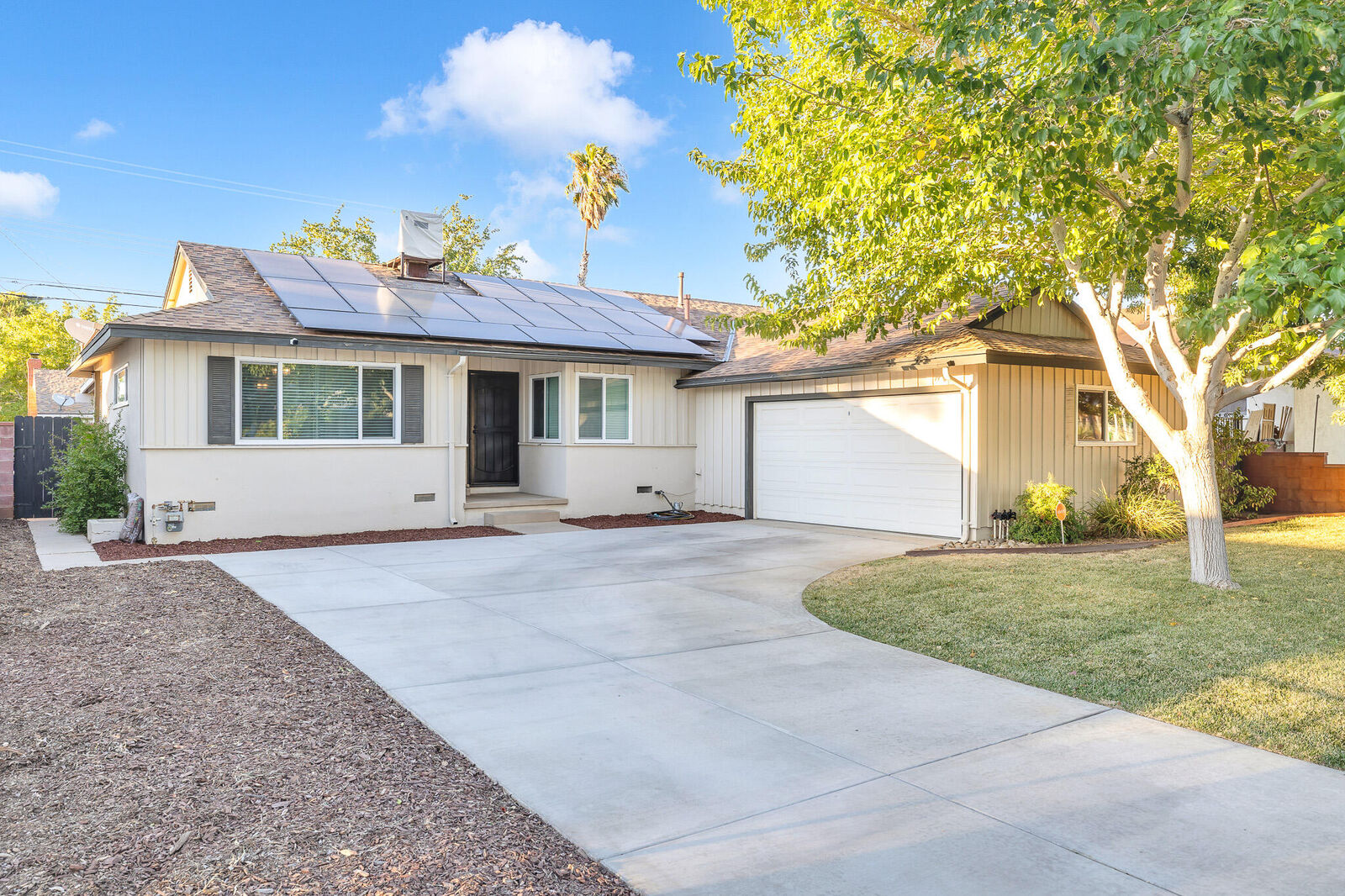 Property Photo: 809 W Avenue J10 CA 93534