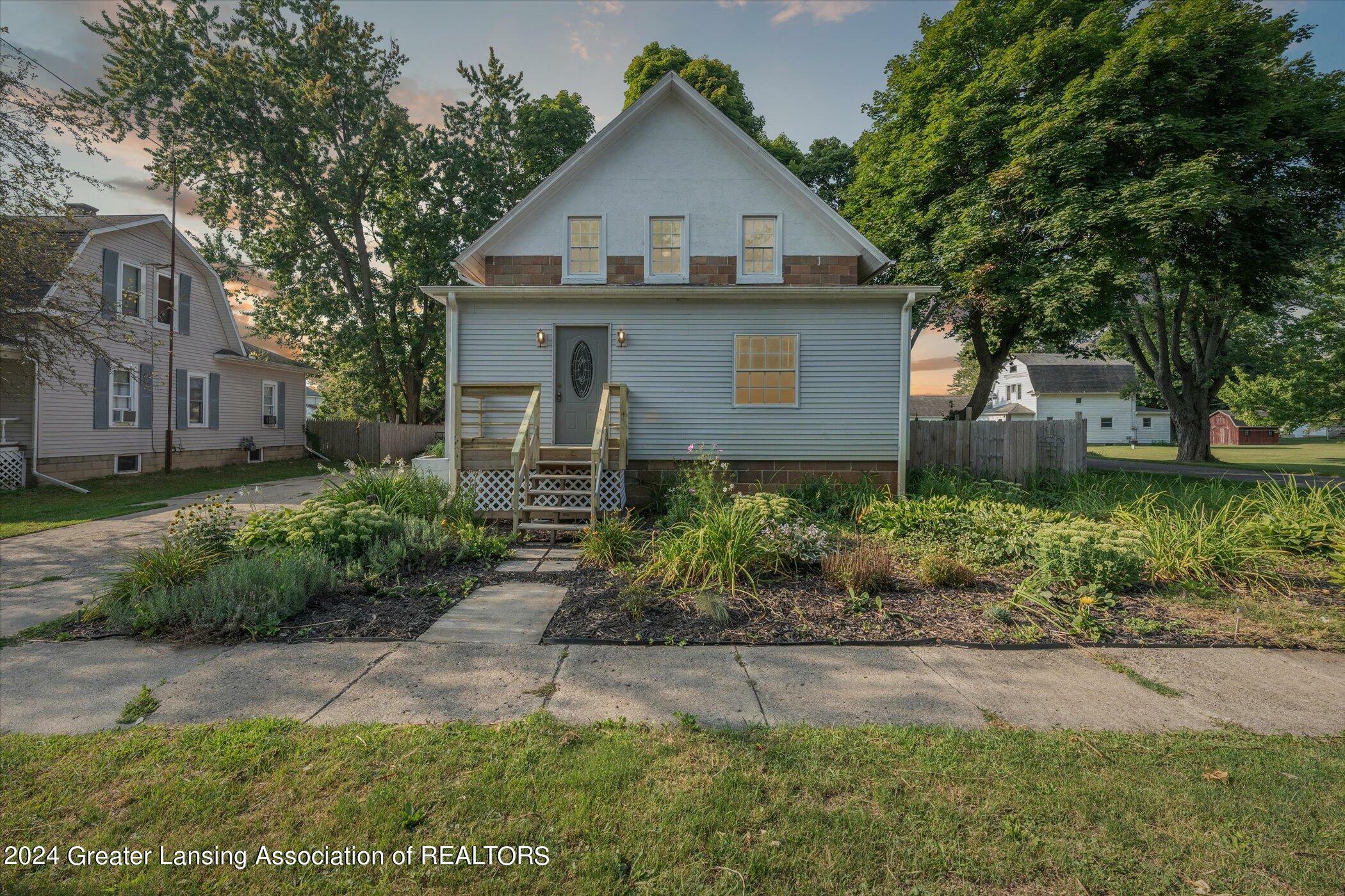 Property Photo:  121 W Elm Street  MI 48856 