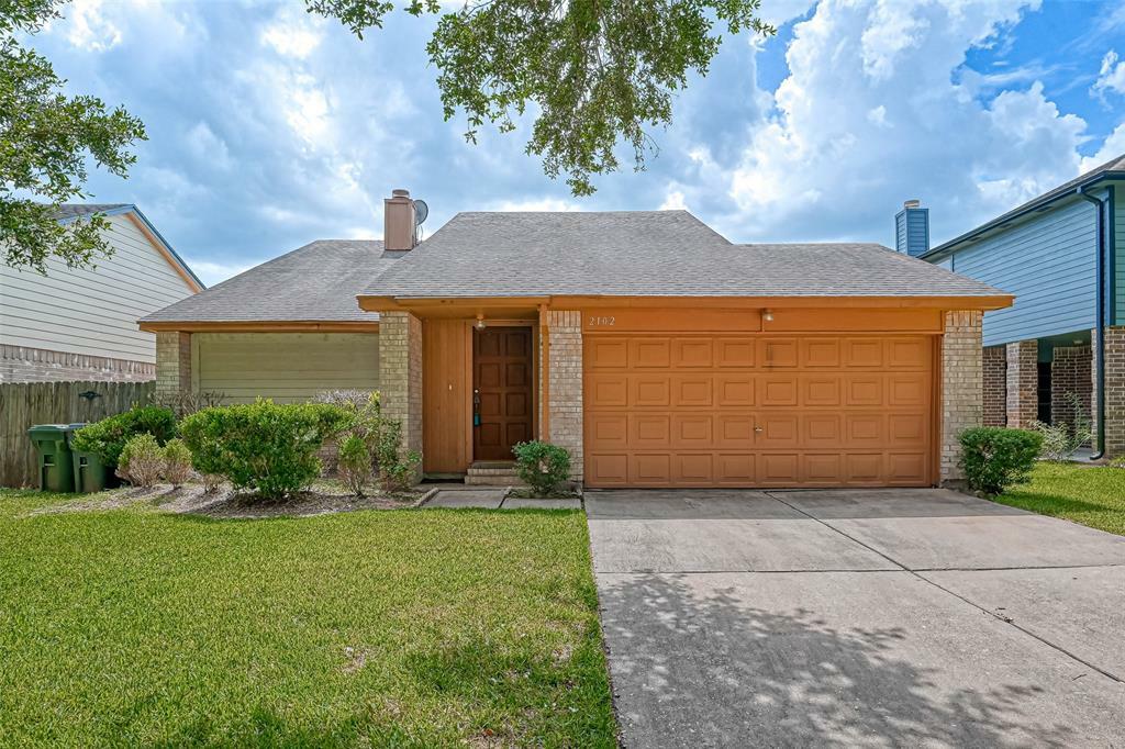 Property Photo: 2102 Creekshire Drive TX 77478