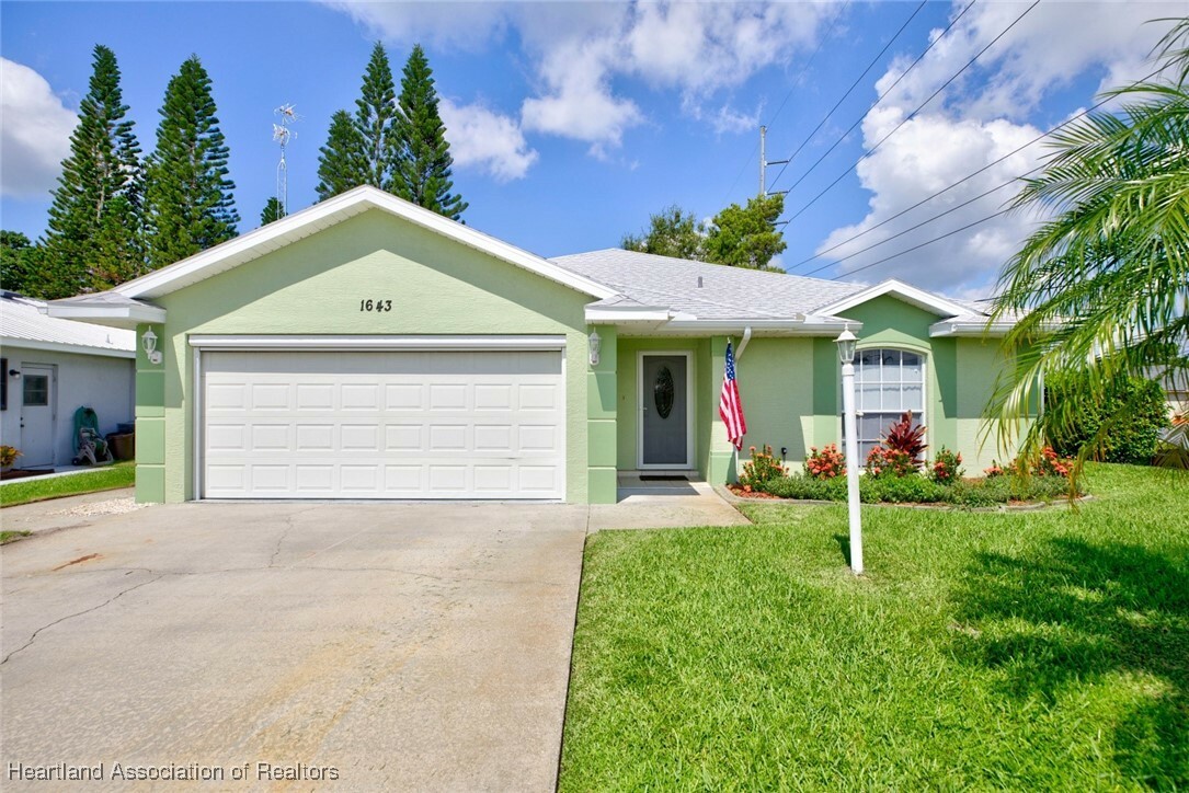 Property Photo:  1643 Willow Run  FL 33872 