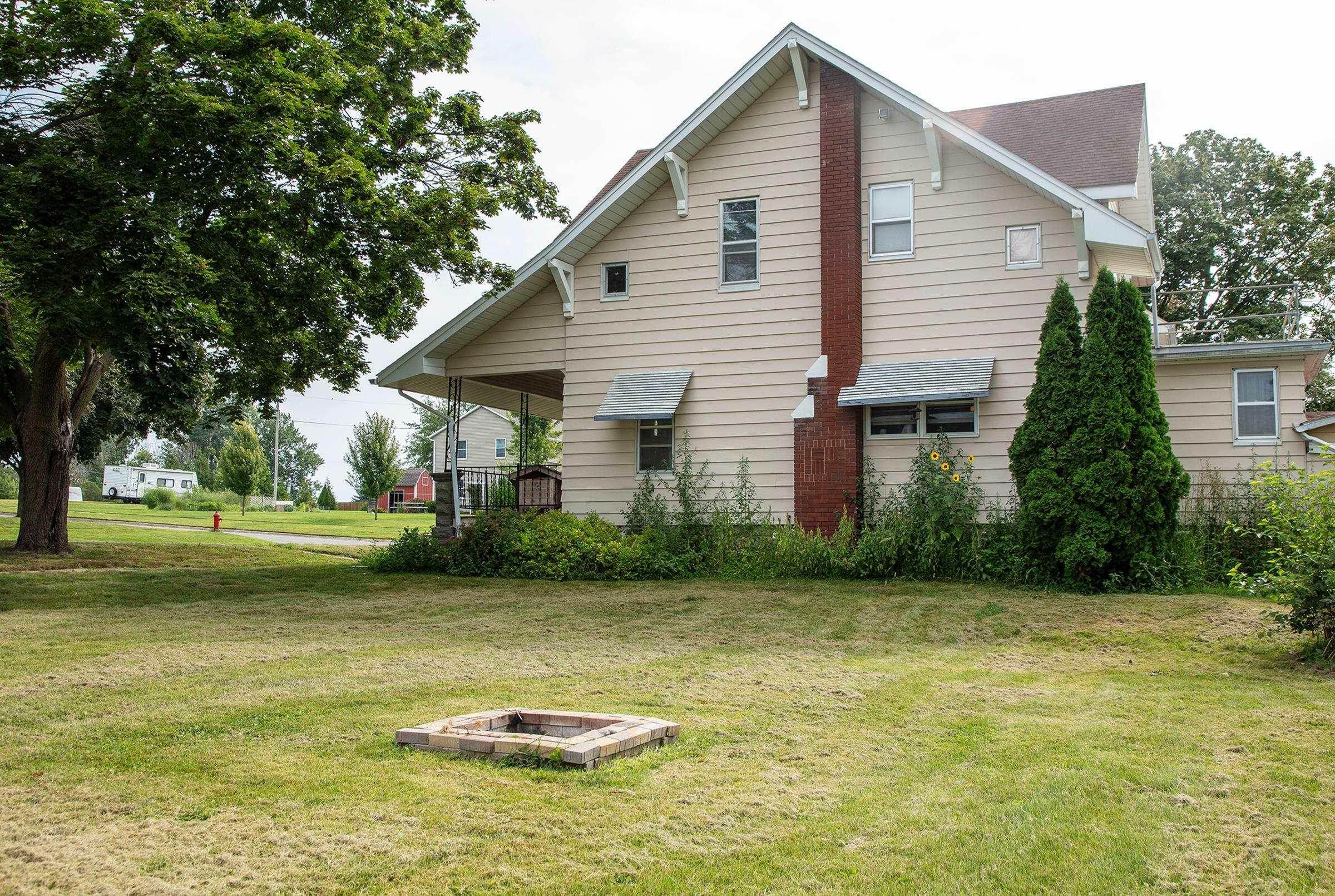 Property Photo:  206 NE 1st Street  IA 50676 