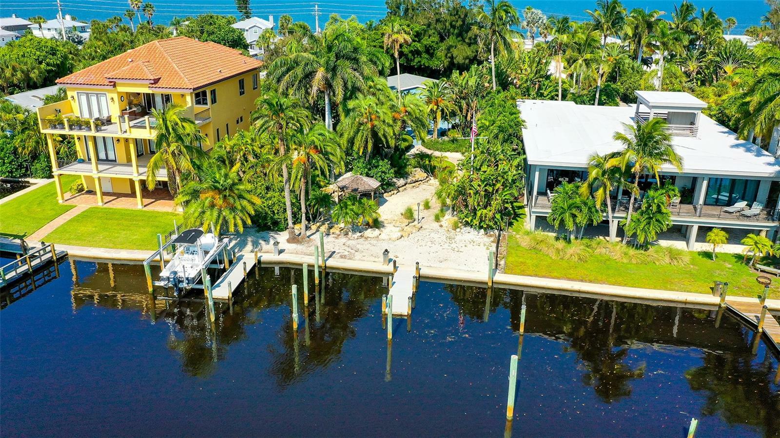 Property Photo:  418 Casey Key Road  FL 34275 