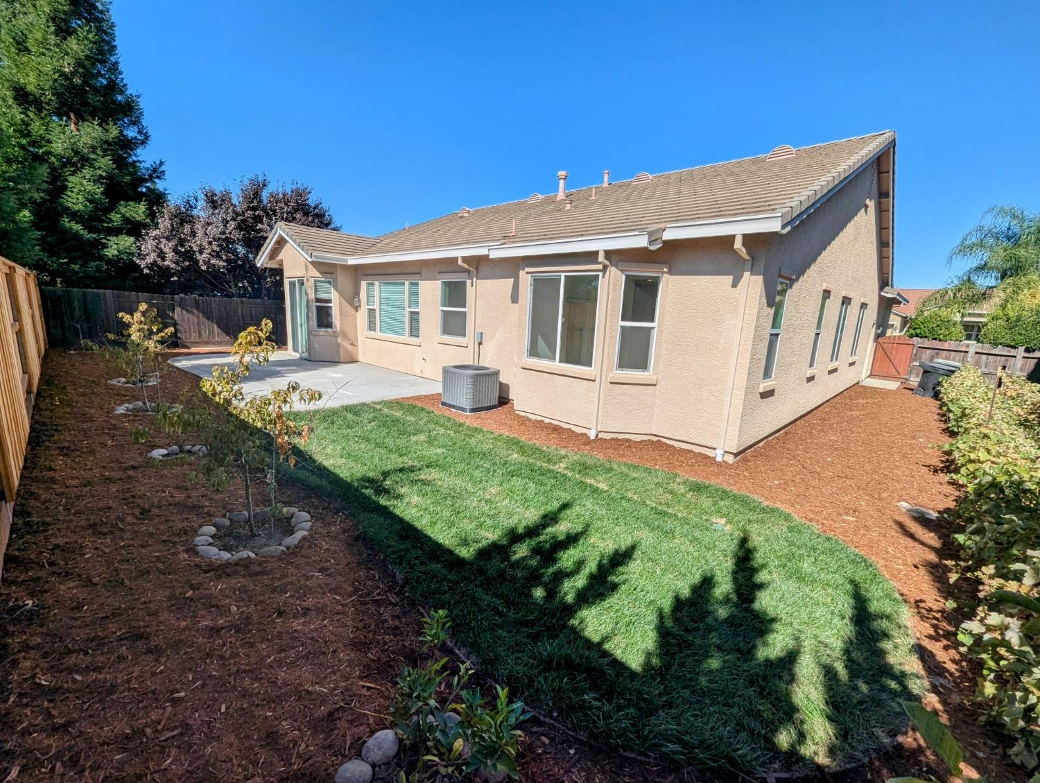 Property Photo:  2082 Sebastian Way  CA 95661 