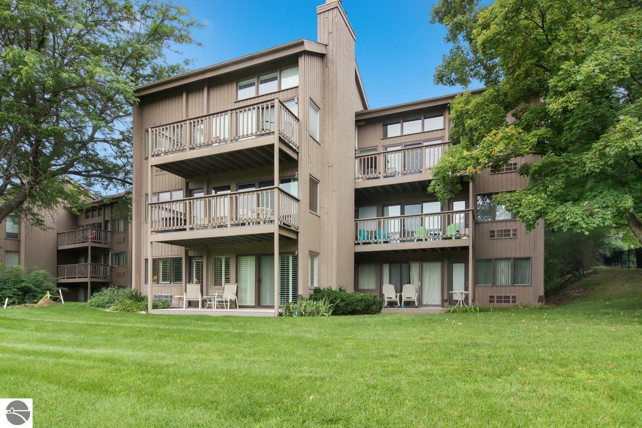 Property Photo:  5521 Golfview Court  MI 49690 