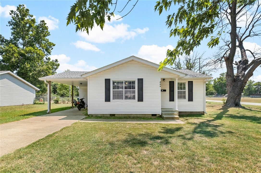 Property Photo:  200 N Little Avenue  AR 72734 