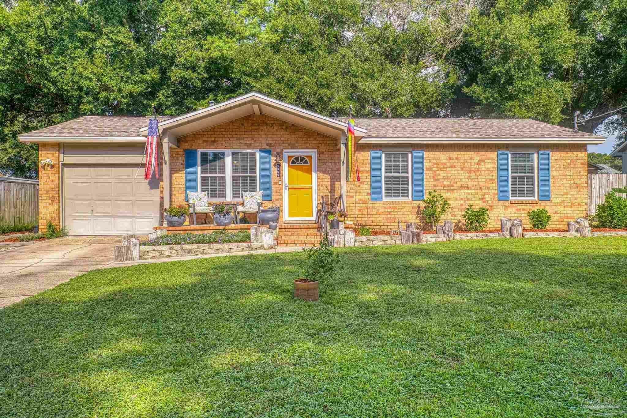 Property Photo: 6699 Bellview Pines Rd FL 32526