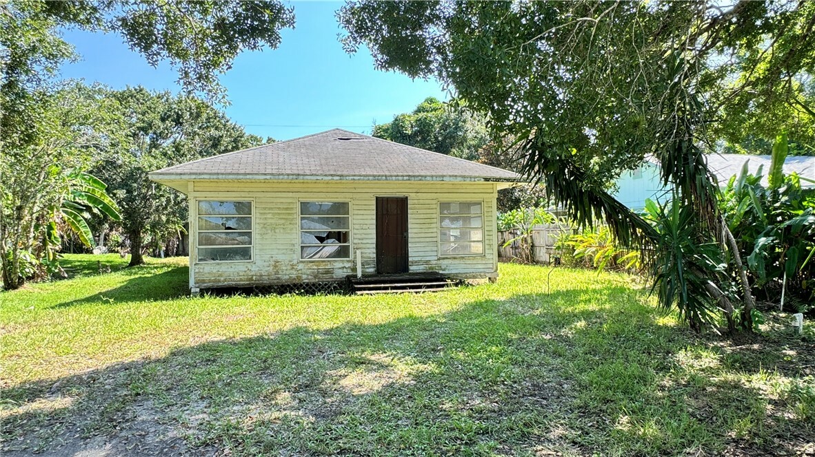 Property Photo:  6535 5th Place  FL 32968 