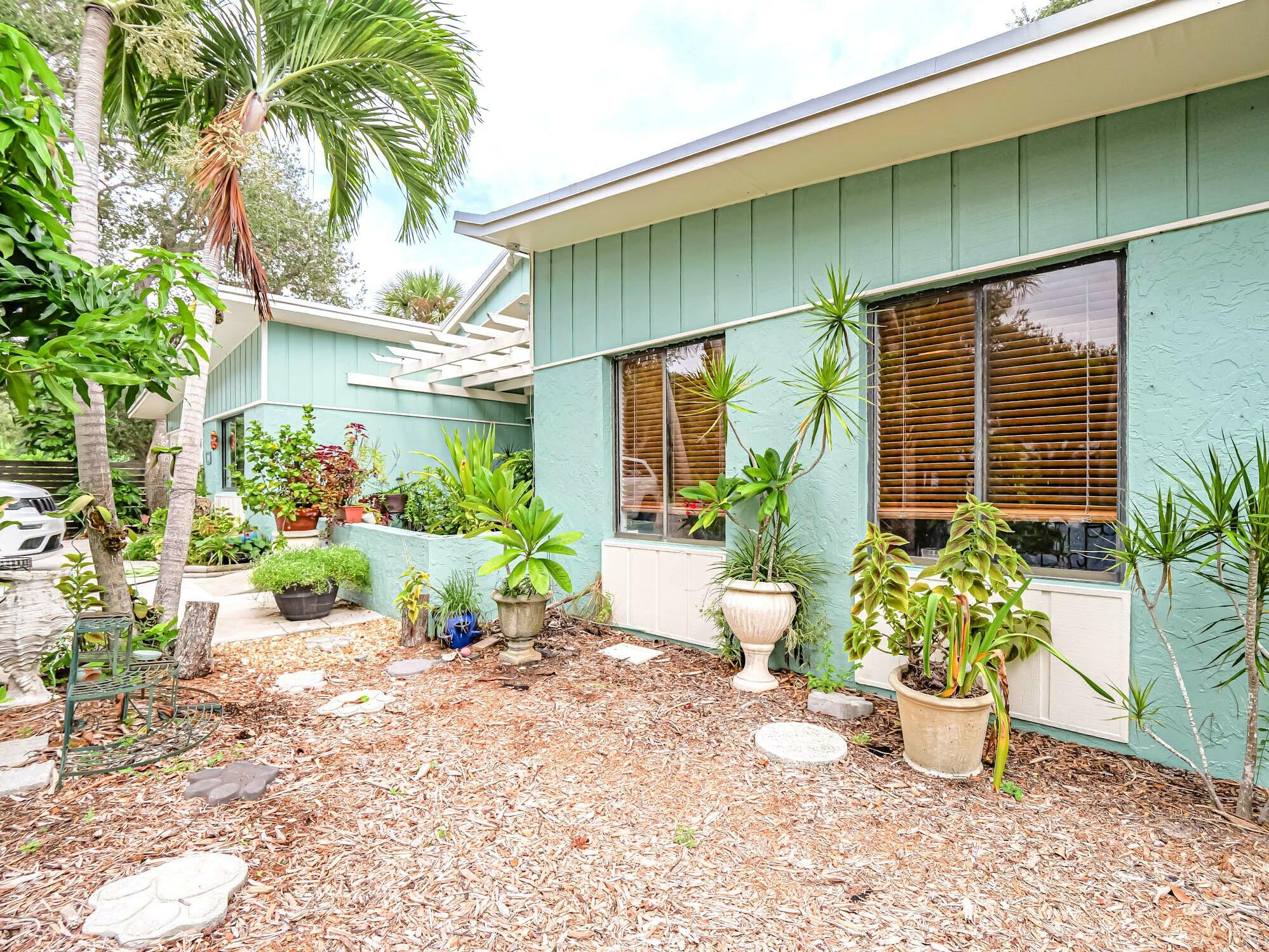 Property Photo:  915 Tides Road  FL 32963 