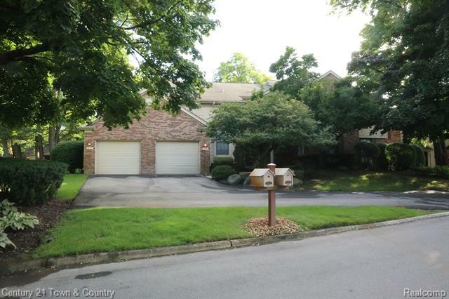 Property Photo:  36985 Deer Run Drive  MI 48331 