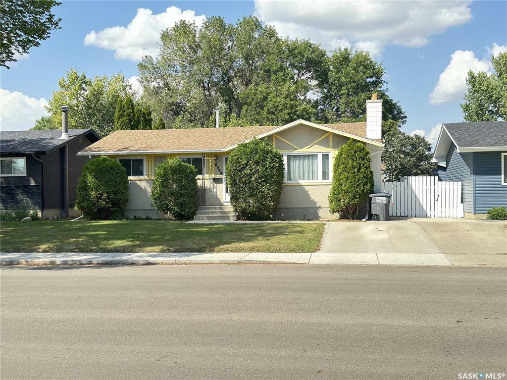 2114 37th Street W  Saskatoon SK S7L 4E3 photo