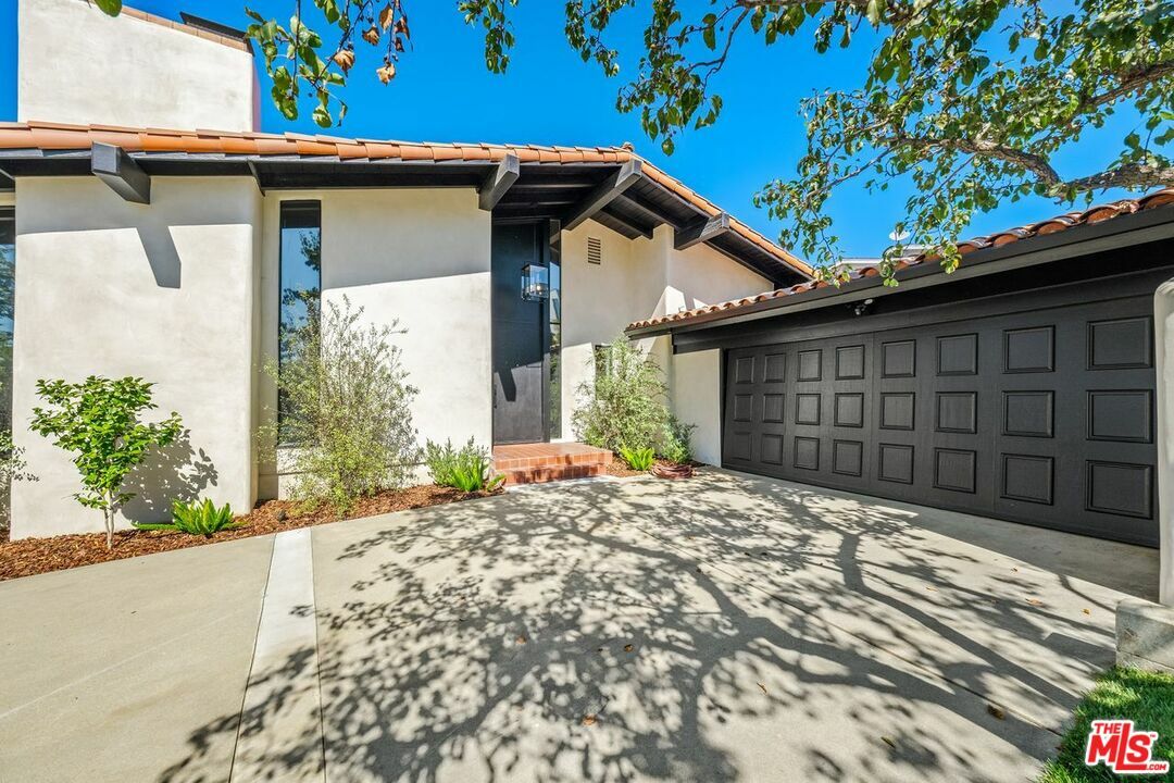 Property Photo:  1215   Roberto Ln  CA 90077 