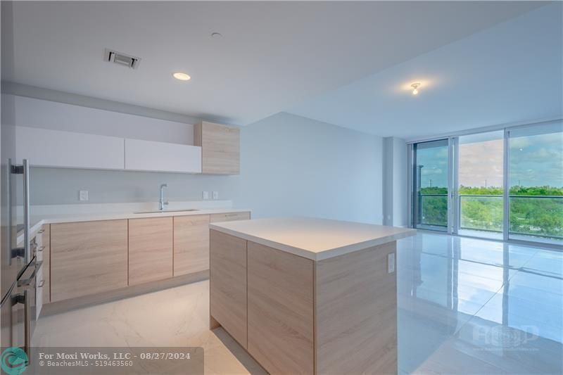 Property Photo: 16385 Biscayne Blvd 405 FL 33160