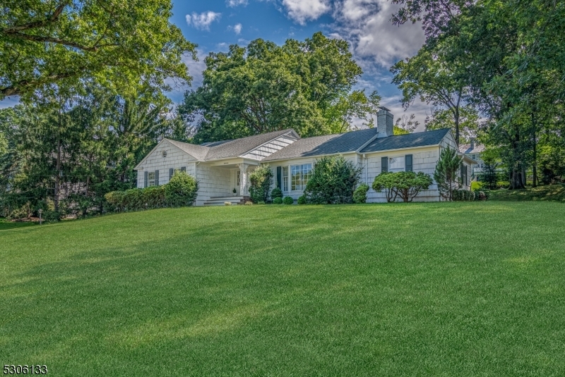 Property Photo: 21 Windsor Pl NJ 07021
