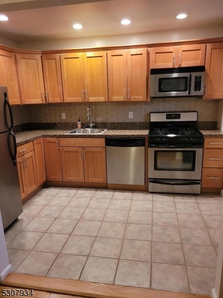 Property Photo:  3 Manchester Ct 3  NJ 07470 