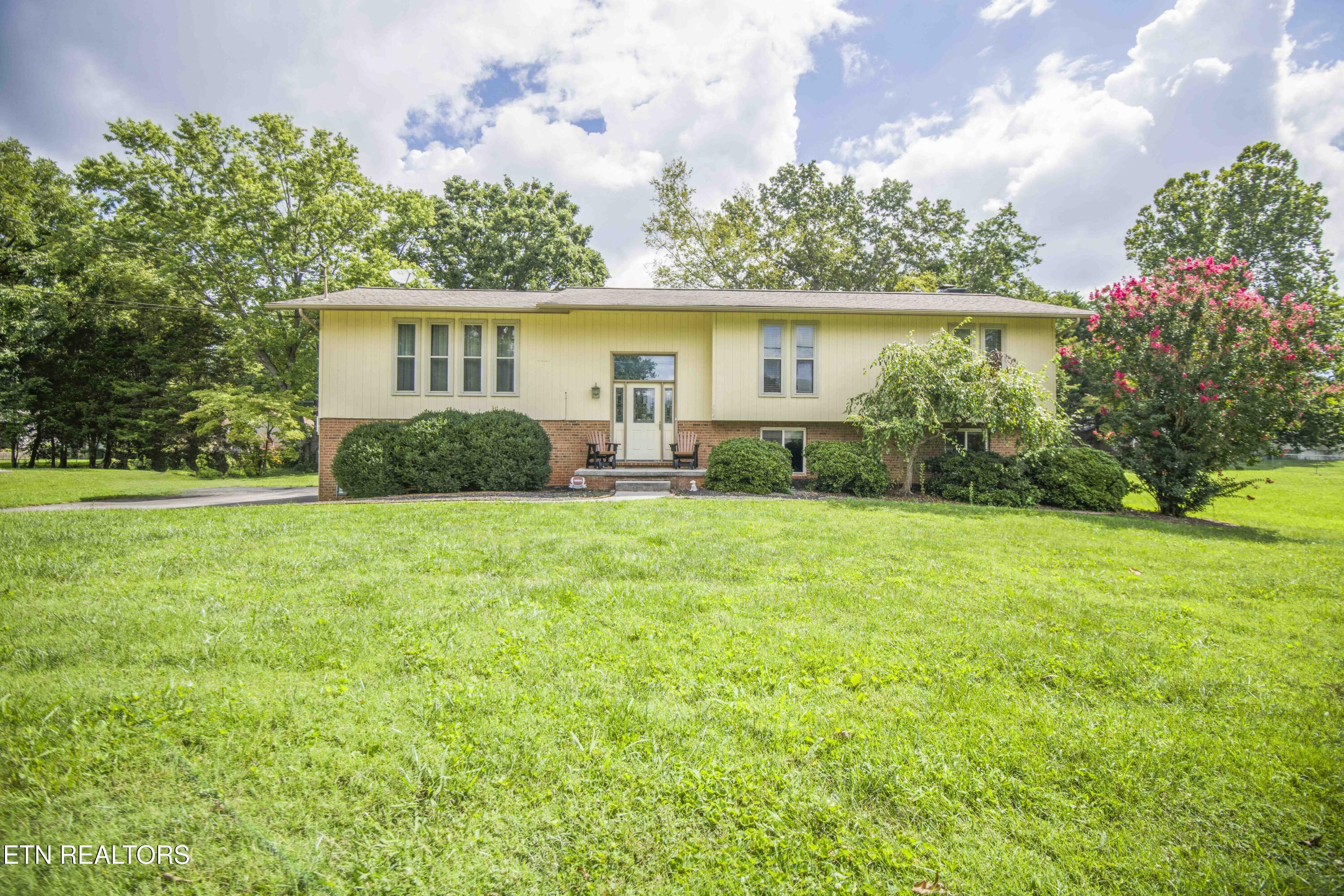 Property Photo:  704 Sunnydale Rd  TN 37923 