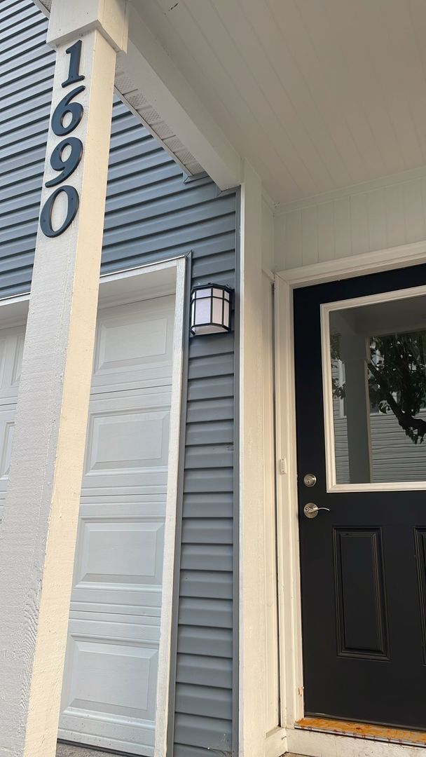Property Photo: 1690 Simms Street 1 IL 60504