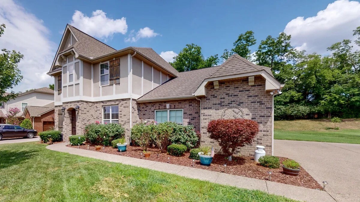 Property Photo:  111 Windmill Pointe Cir  TN 37075 