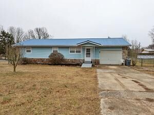 Property Photo: 210 E Main Street AR 72615