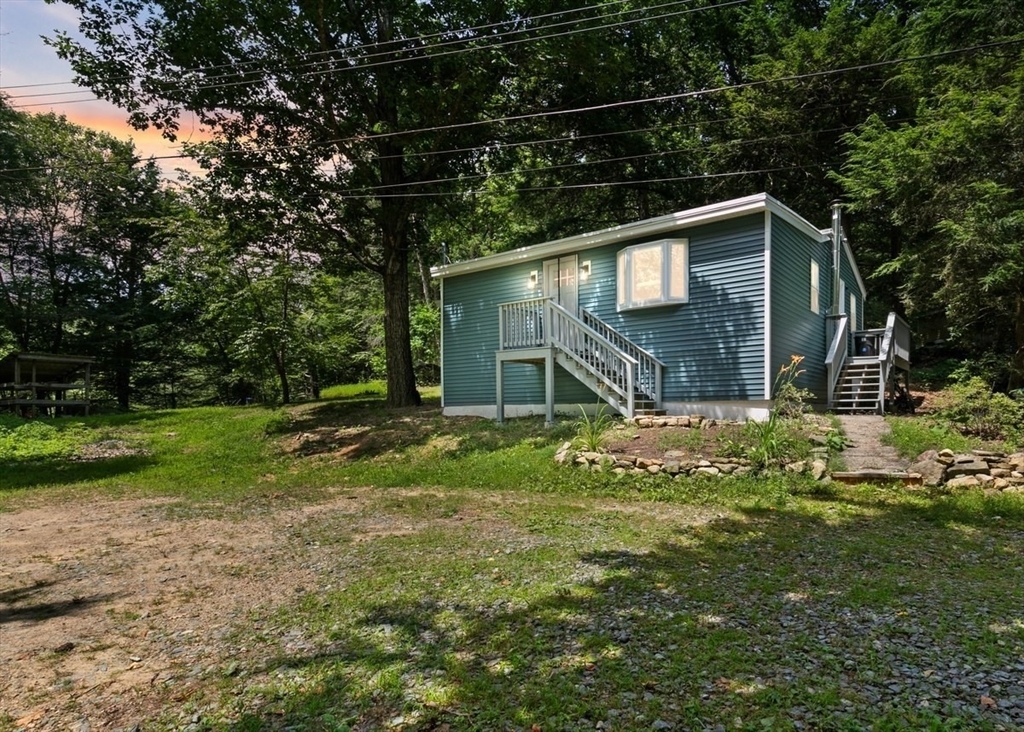 Property Photo:  17 Ferndale Rd  NH 03077 