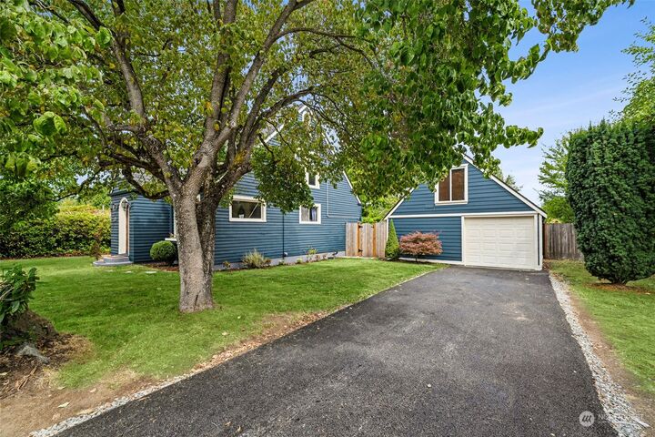 Property Photo:  919 21st Street SE  WA 98372 