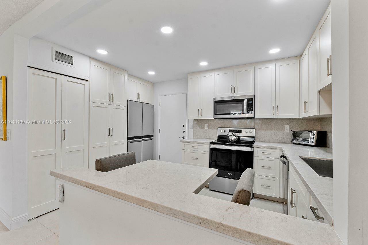 Property Photo:  1401 S Ocean Dr 302  FL 33019 