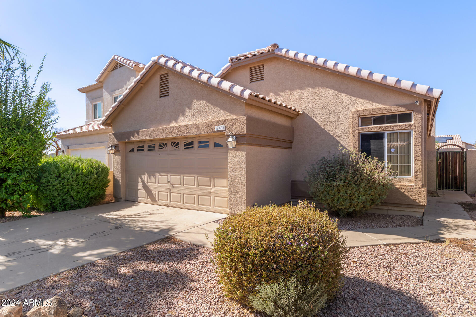 Property Photo:  668 S Catalina Street  AZ 85233 