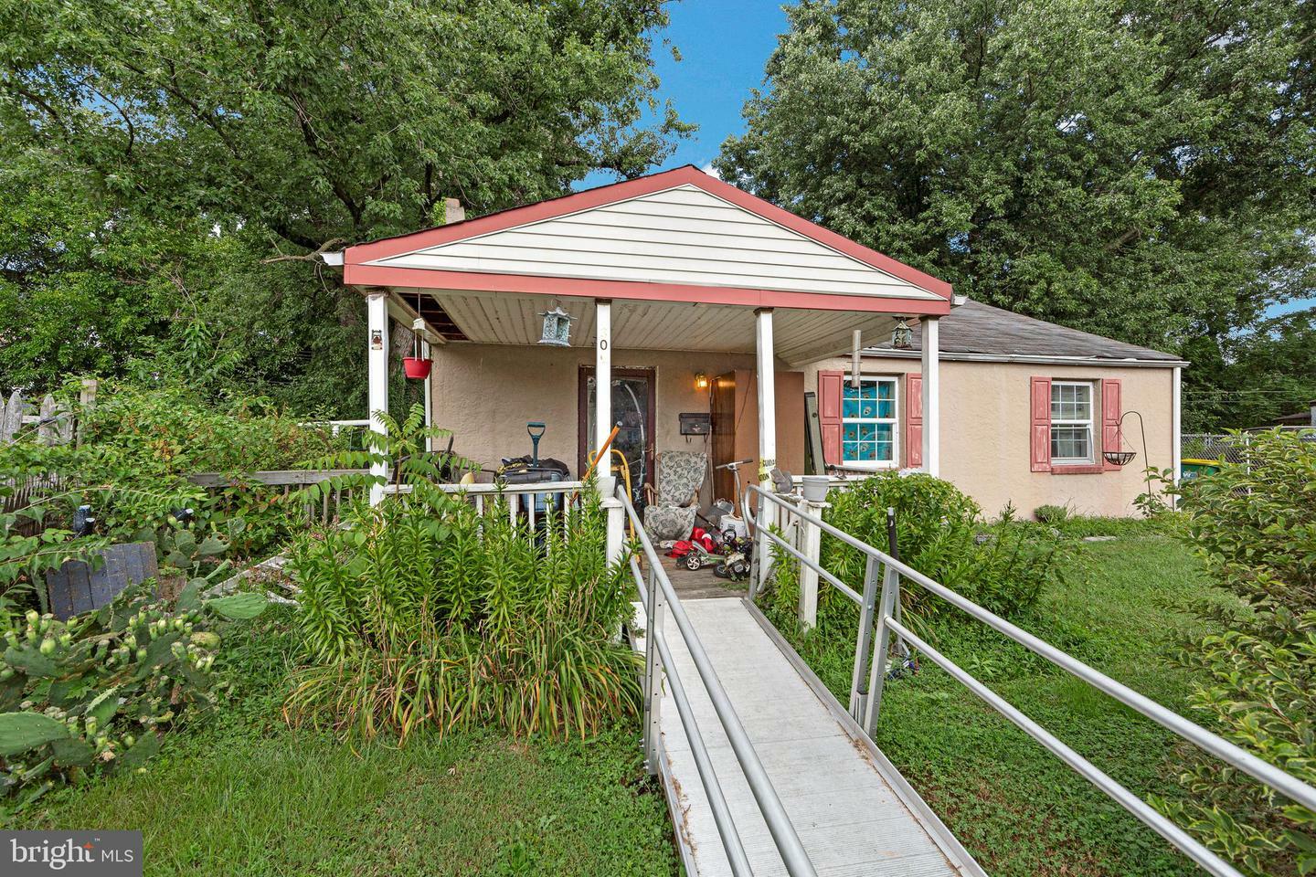 Property Photo: 306 Frazer Place DE 19720