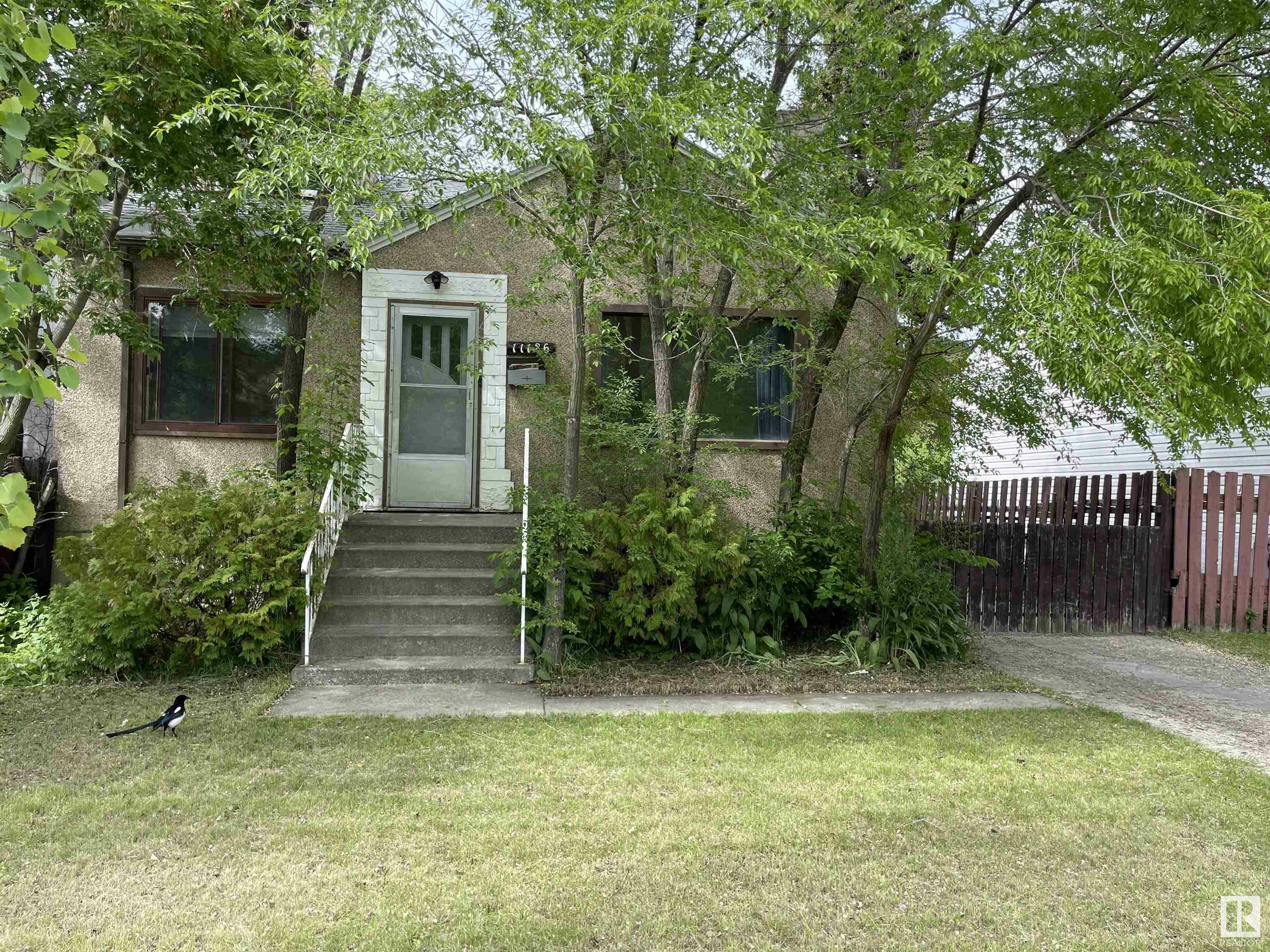 Property Photo:  11126 72 Avenue NW  AB T6G 0B2 