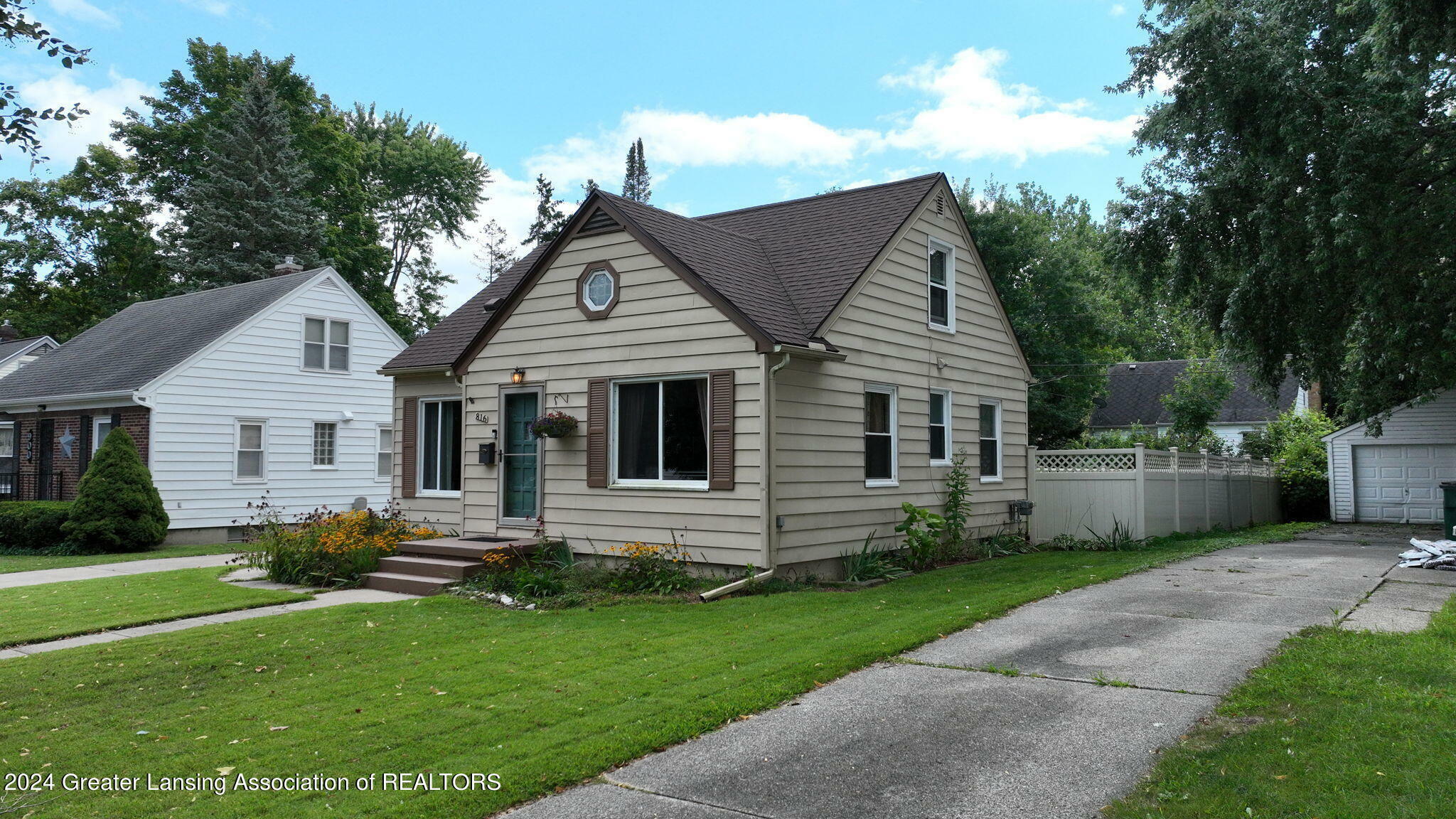 Property Photo:  816 Hamilton Avenue  MI 48910 