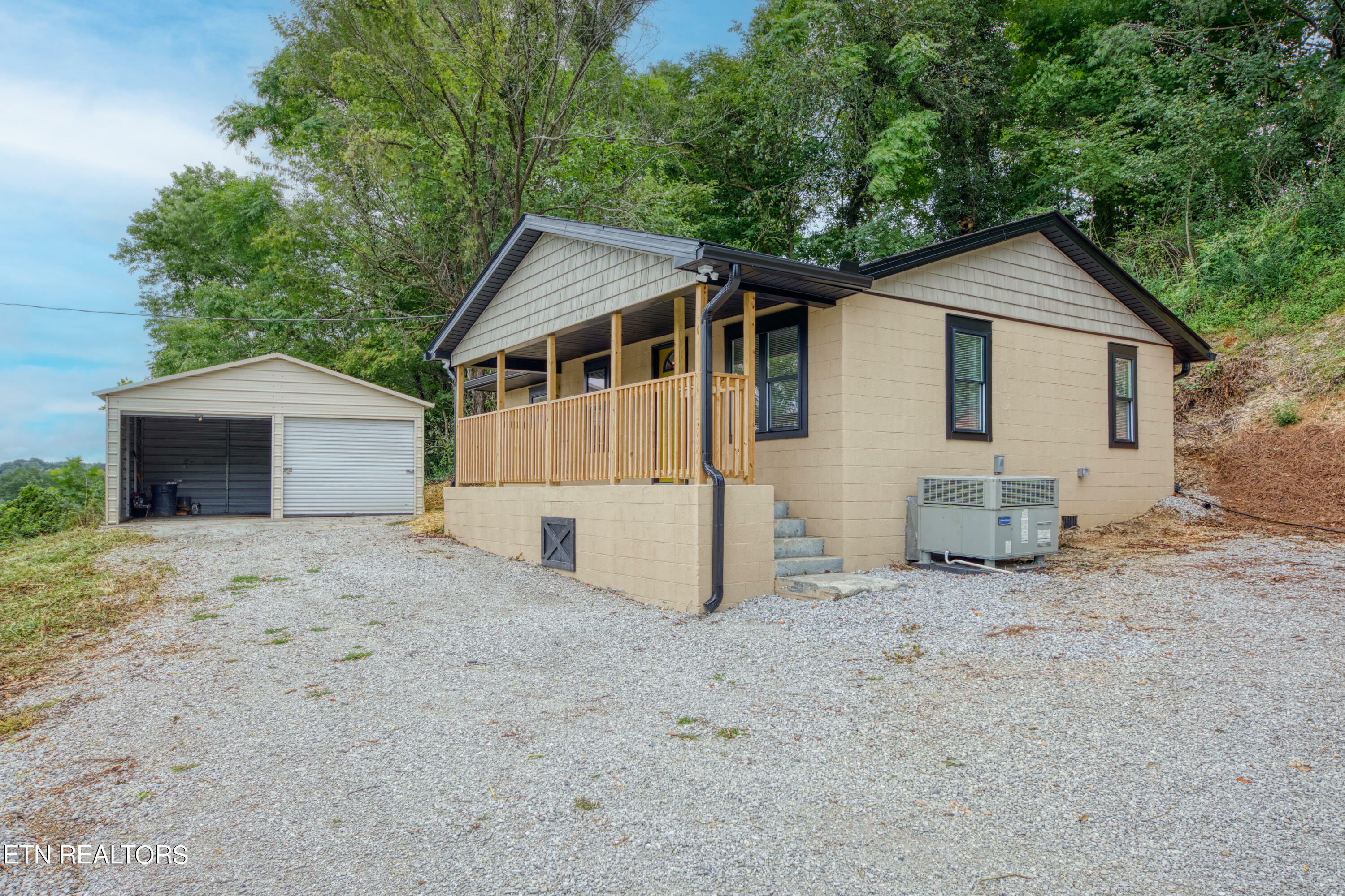 Property Photo:  195 Island Ford Rd  TN 37757 