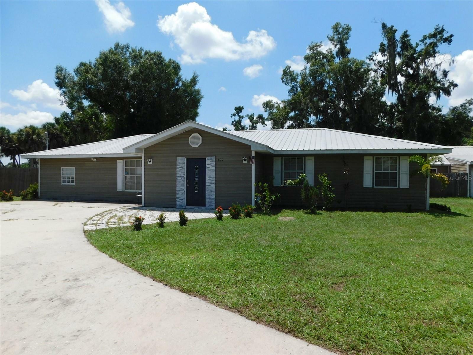 Property Photo:  309 N Hernando Avenue  FL 34266 