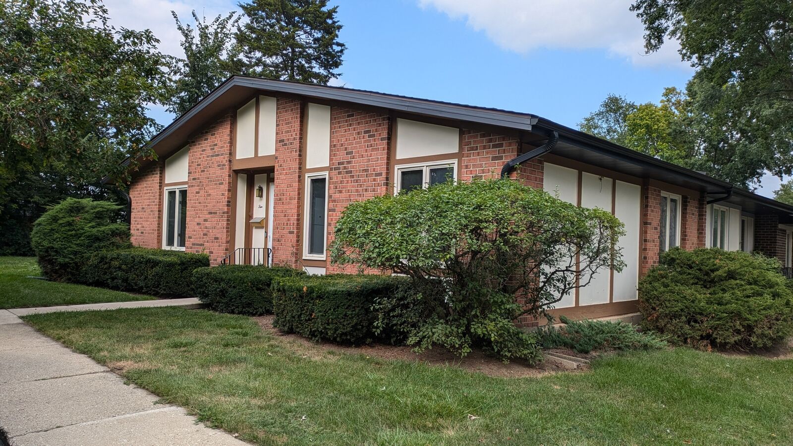 Property Photo:  5 Dumbarton Oaks Place  IL 60123 