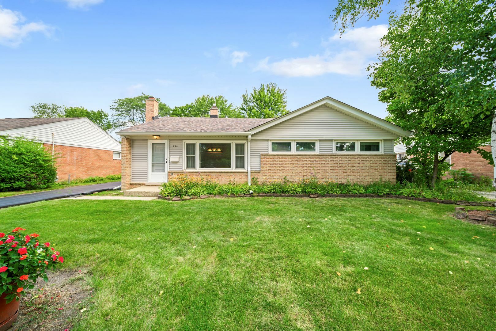 Property Photo:  540 E Lincoln Street  IL 60074 